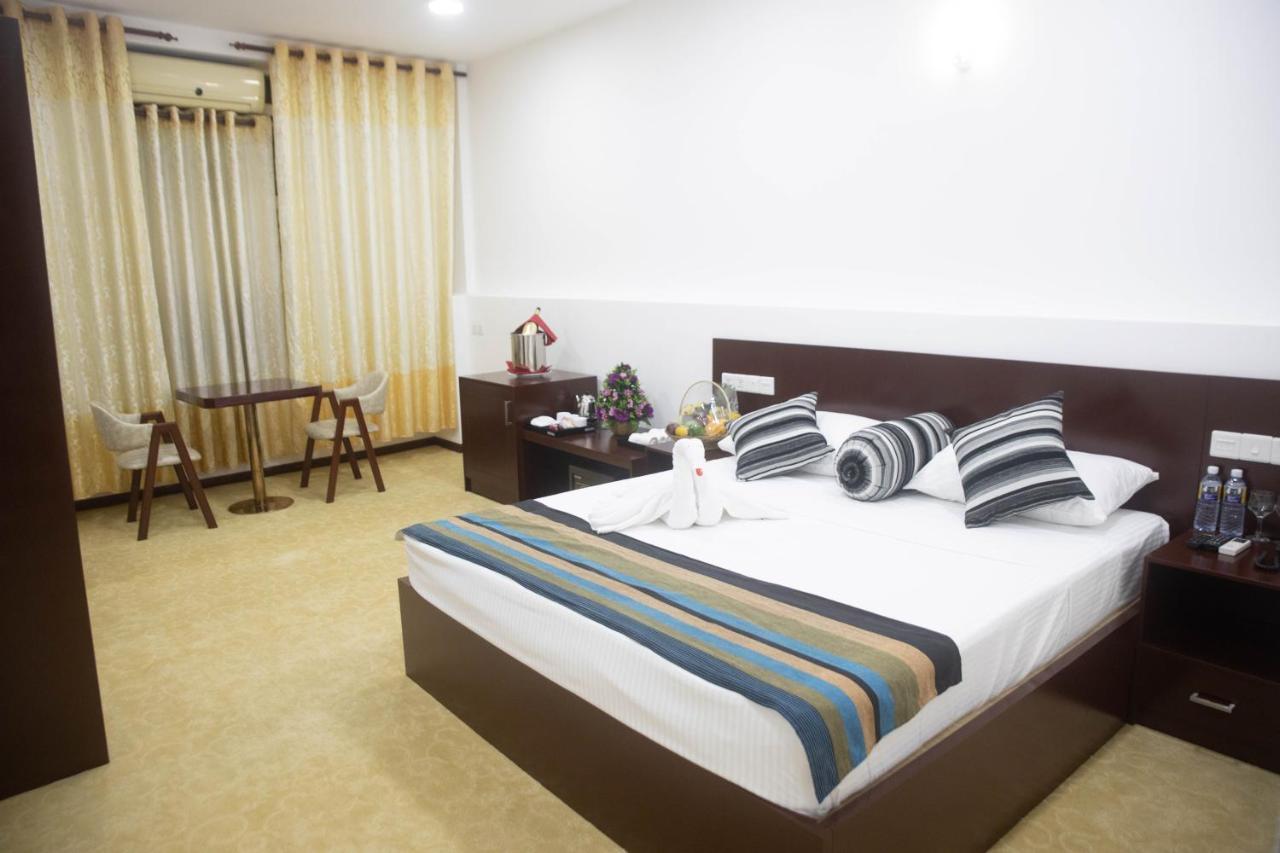 Hotel Kamrel Курунегала Экстерьер фото