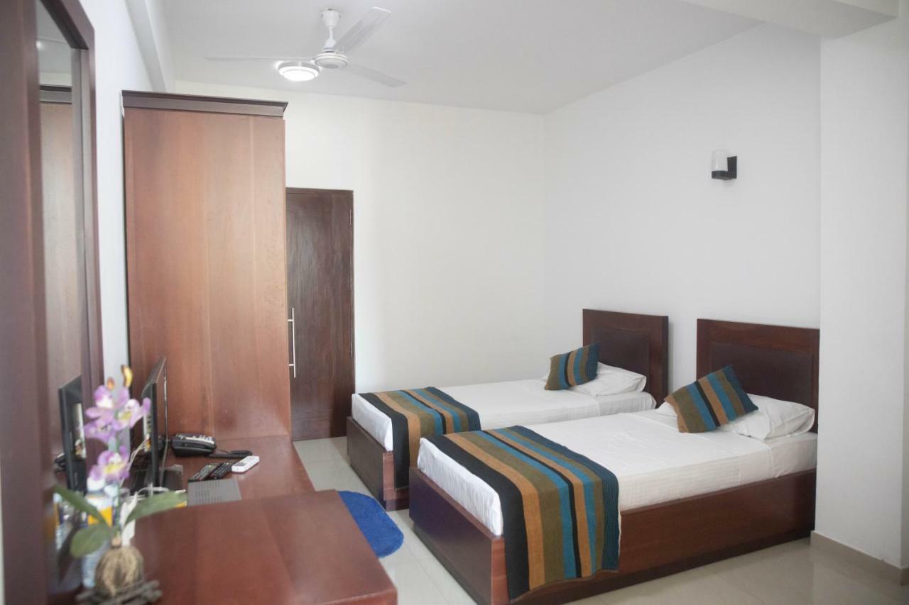 Hotel Kamrel Курунегала Экстерьер фото